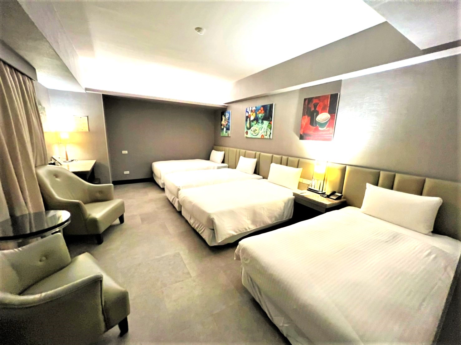 【尊寵享受】/ AHotel3+1人房(四小床) / AHotel Quadruple Room